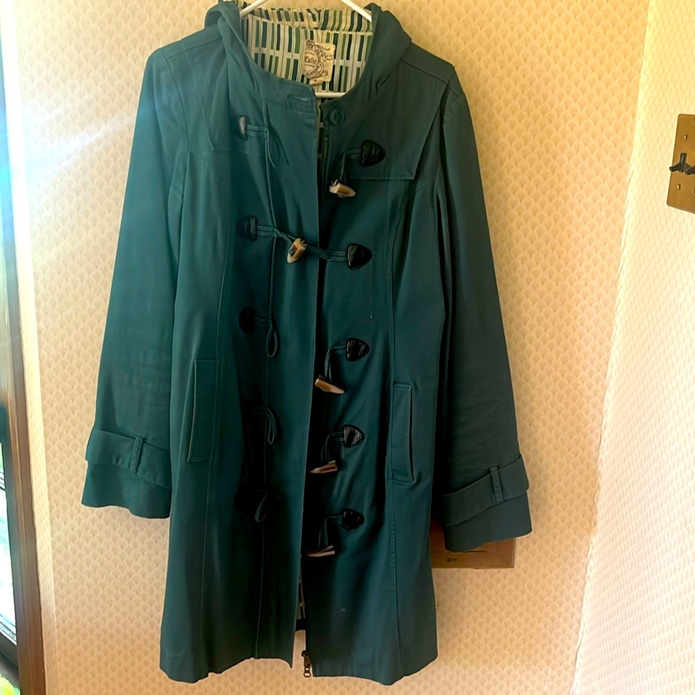 Green toggle tulle canvas peacoat style